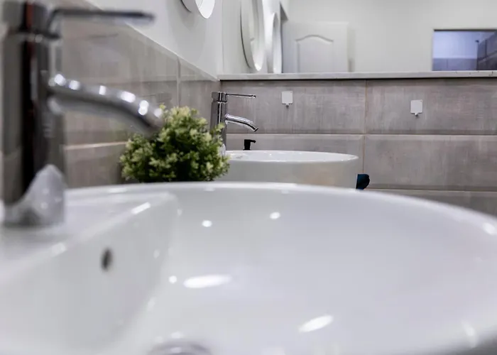 La Racha - By Agada Budapesta