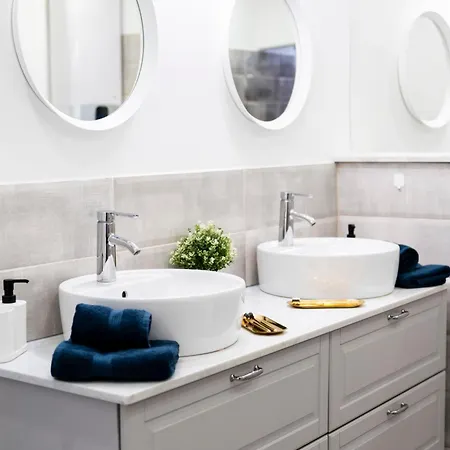 La Racha - By Agada * Budapest